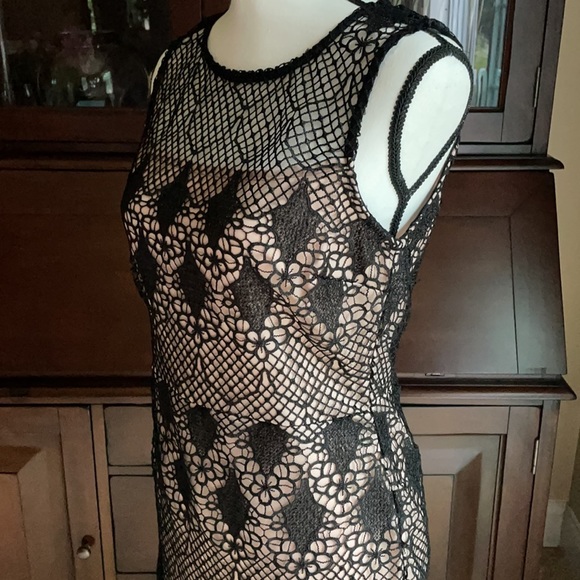 Bisou Bisou Crochet Dress Size 8 - Picture 10 of 11